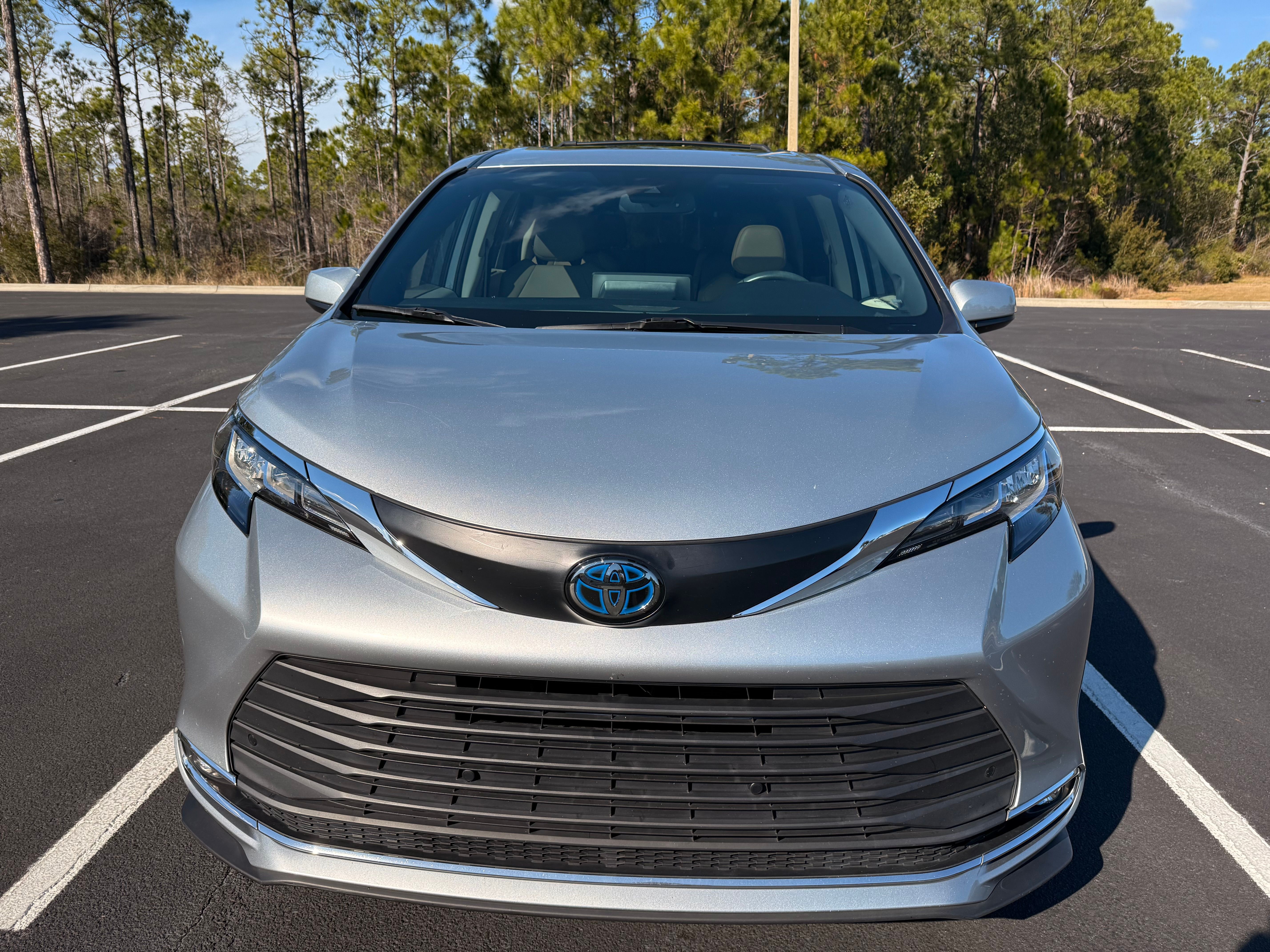 Used 2021 Toyota Sienna XLE w/ XLE Plus Package FWD image 5