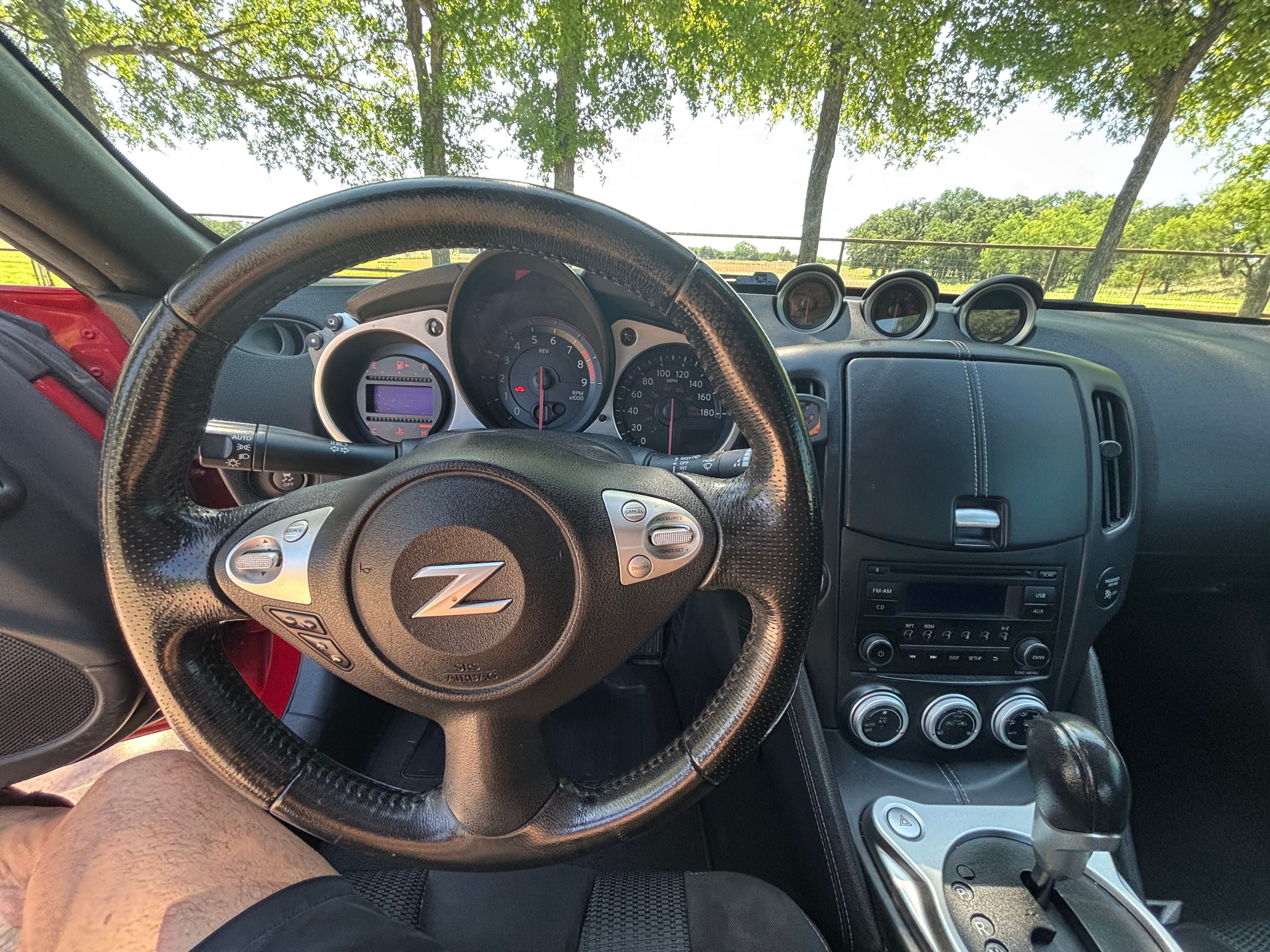 Used 2016 Nissan 370Z Coupe RWD image 14