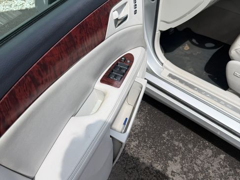 Used 2011 Toyota Avalon Limited image 6