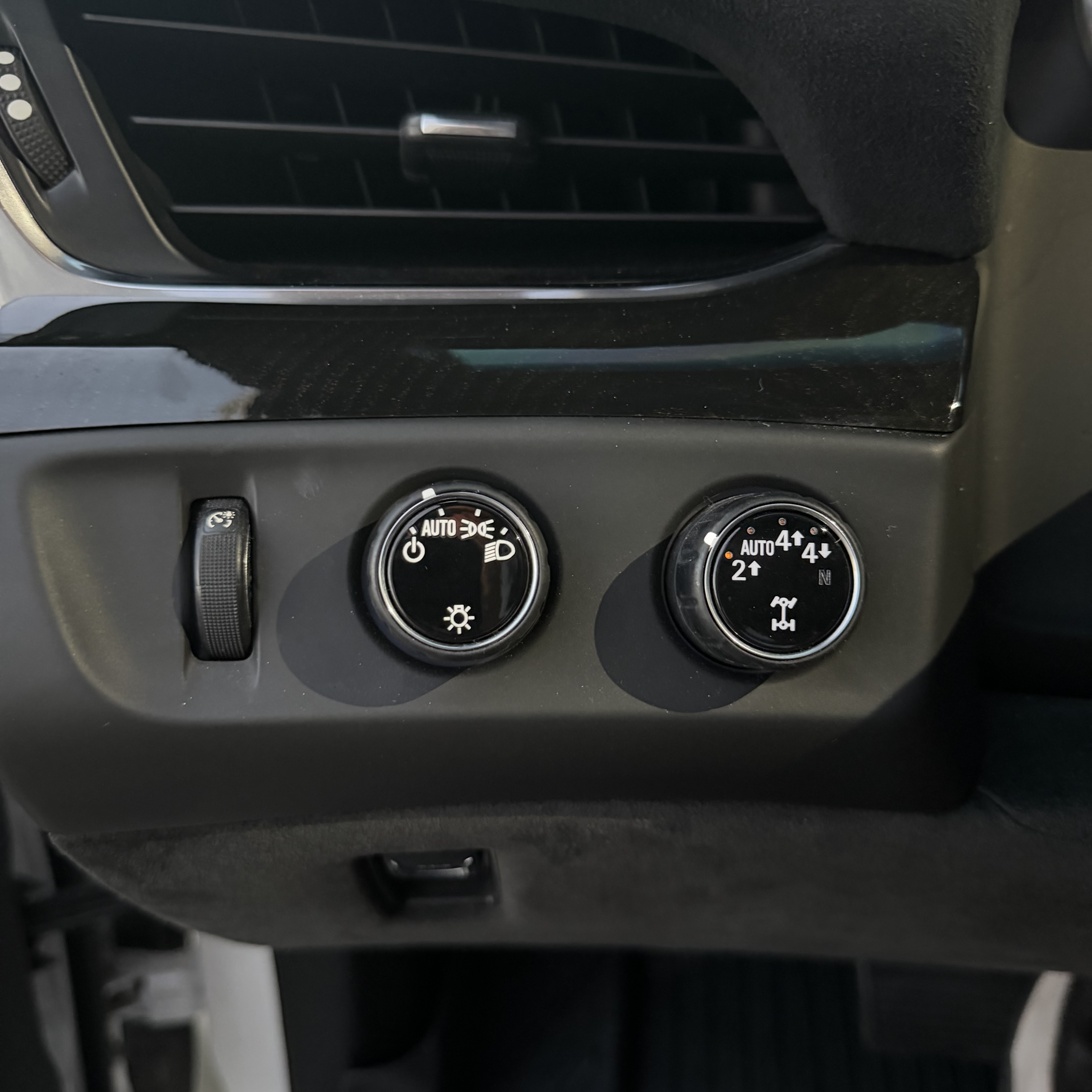 Used 2018 Cadillac Escalade ESV Platinum AWD/4WD image 24