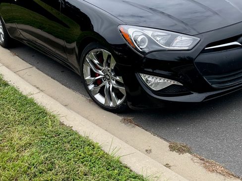 Used 2015 Hyundai Genesis 3.8 RWD image 4