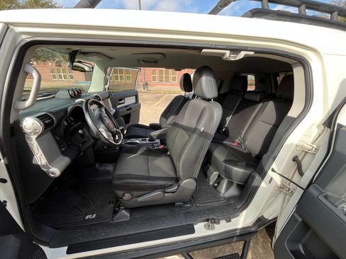 Used 2012 Toyota FJ Cruiser Sport Utility 2D w/ Upgrade Pkg image 28