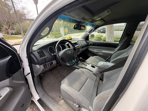 Used 2010 Toyota Tacoma PreRunner image 9