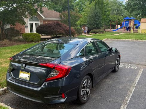 Used 2017 Honda Civic EX-T image 4