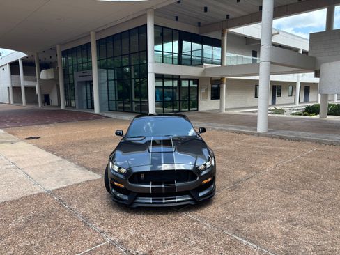 Used 2016 Ford Mustang Shelby GT350 w/ Technology Package RWD image 4
