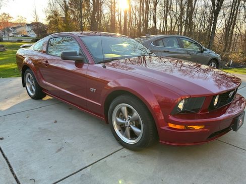 Used 2005 Ford Mustang GT image 2