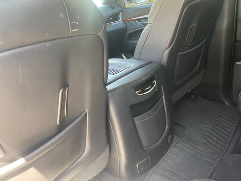Used 2018 Cadillac Escalade 4WD image 13