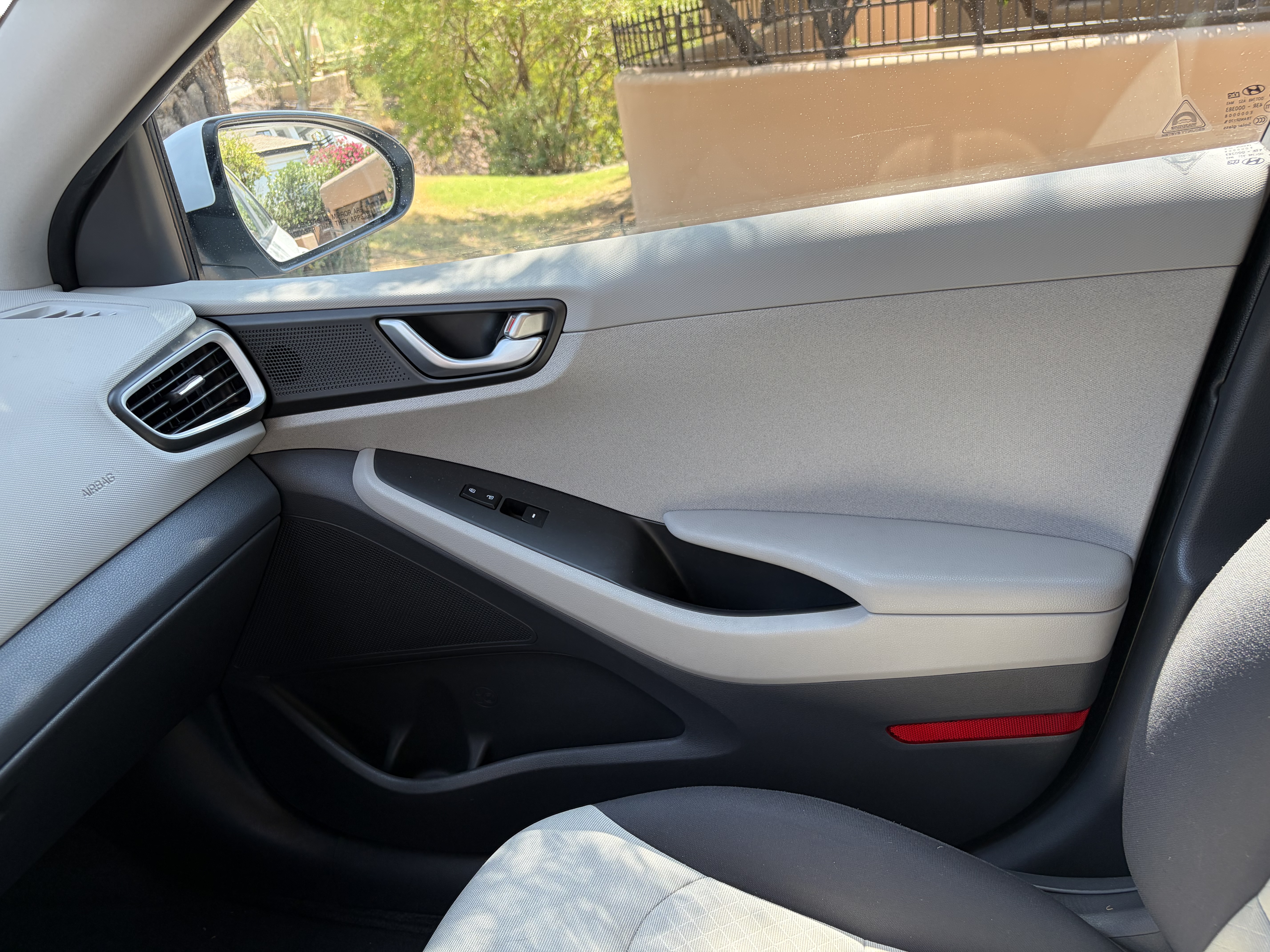 Used 2017 Hyundai Ioniq Blue FWD image 27