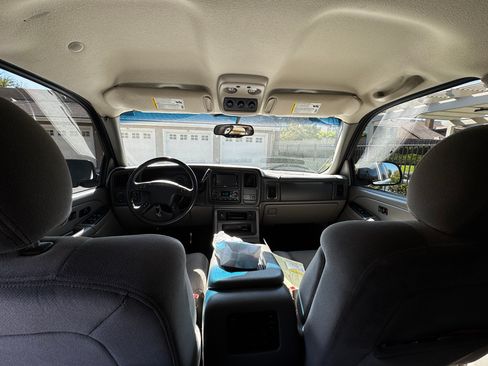 Used 2004 GMC Yukon SLE w/ Cargo Package RWD image 17