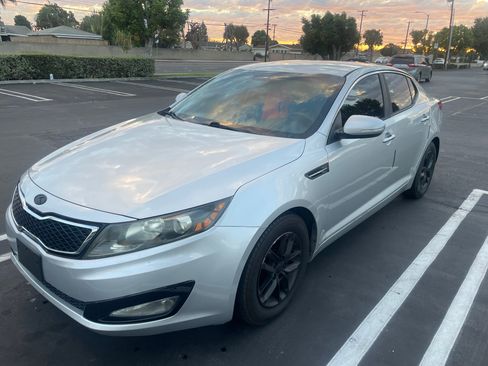 Used 2012 Kia Optima LX w/ Convenience Pkg image 8