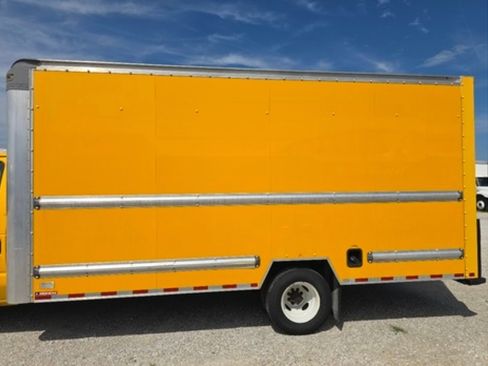 Used 2021 Ford E-350 and Econoline 350 Super Duty image 6