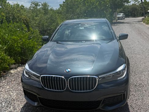 Used 2019 BMW 740i w/ Executive Package RWD image 4