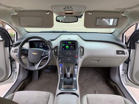 Used 2013 Chevrolet Volt Premium w/ Premium Trim Package FWD image 8