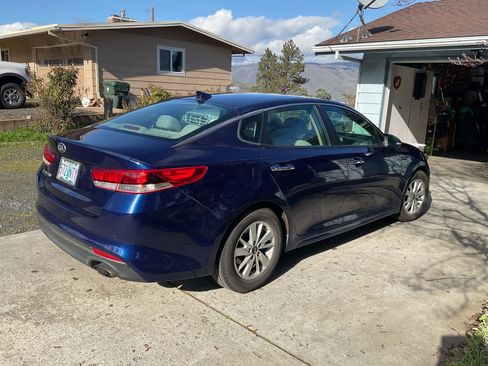 Used 2018 Kia Optima LX image 4