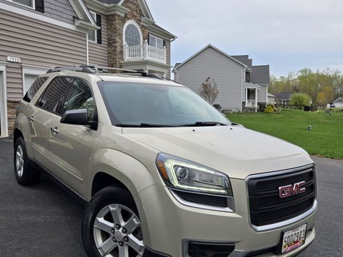 Used 2014 GMC Acadia SLE image 2