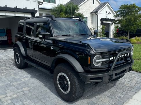 Used 2023 Ford Bronco Outer Banks w/ Sasquatch Package AWD/4WD image 2