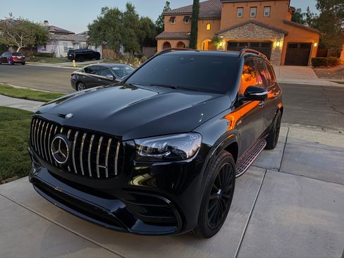 Used 2025 Mercedes-Benz GLS 63 AMG 4MATIC image 9