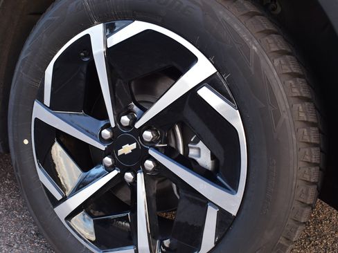 Used 2025 Chevrolet Equinox EV LT image 13