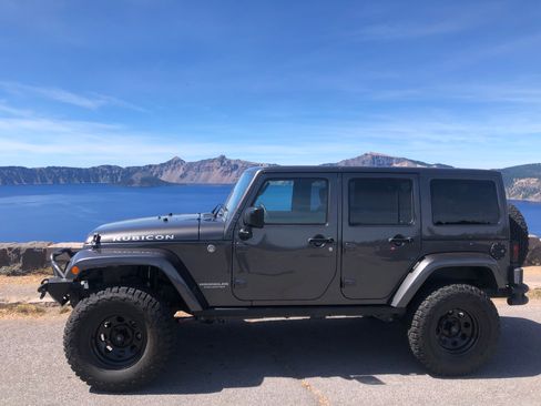 Used 2017 Jeep Wrangler Unlimited Rubicon w/ Connectivity Group AWD/4WD image 1