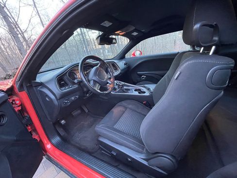 Used 2018 Dodge Challenger R/T image 4