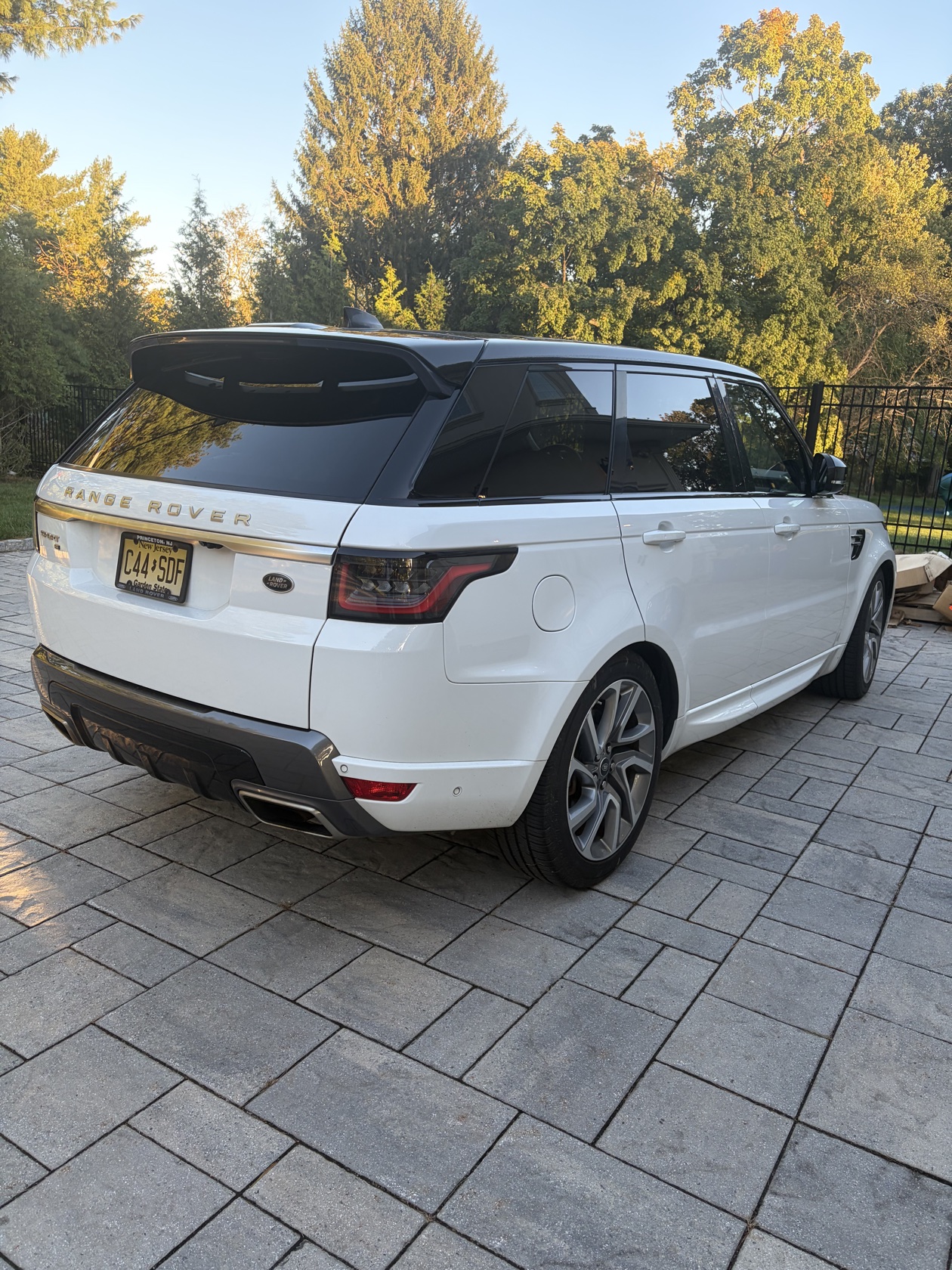 Used 2020 Land Rover Range Rover Sport HSE AWD/4WD image 4