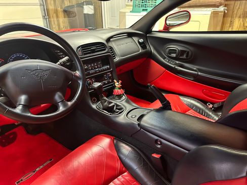 Used 2001 Chevrolet Corvette Z06 w/ Memory Pkg image 8