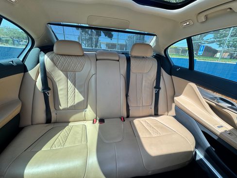 Used 2018 BMW 750i xDrive AWD/4WD image 24