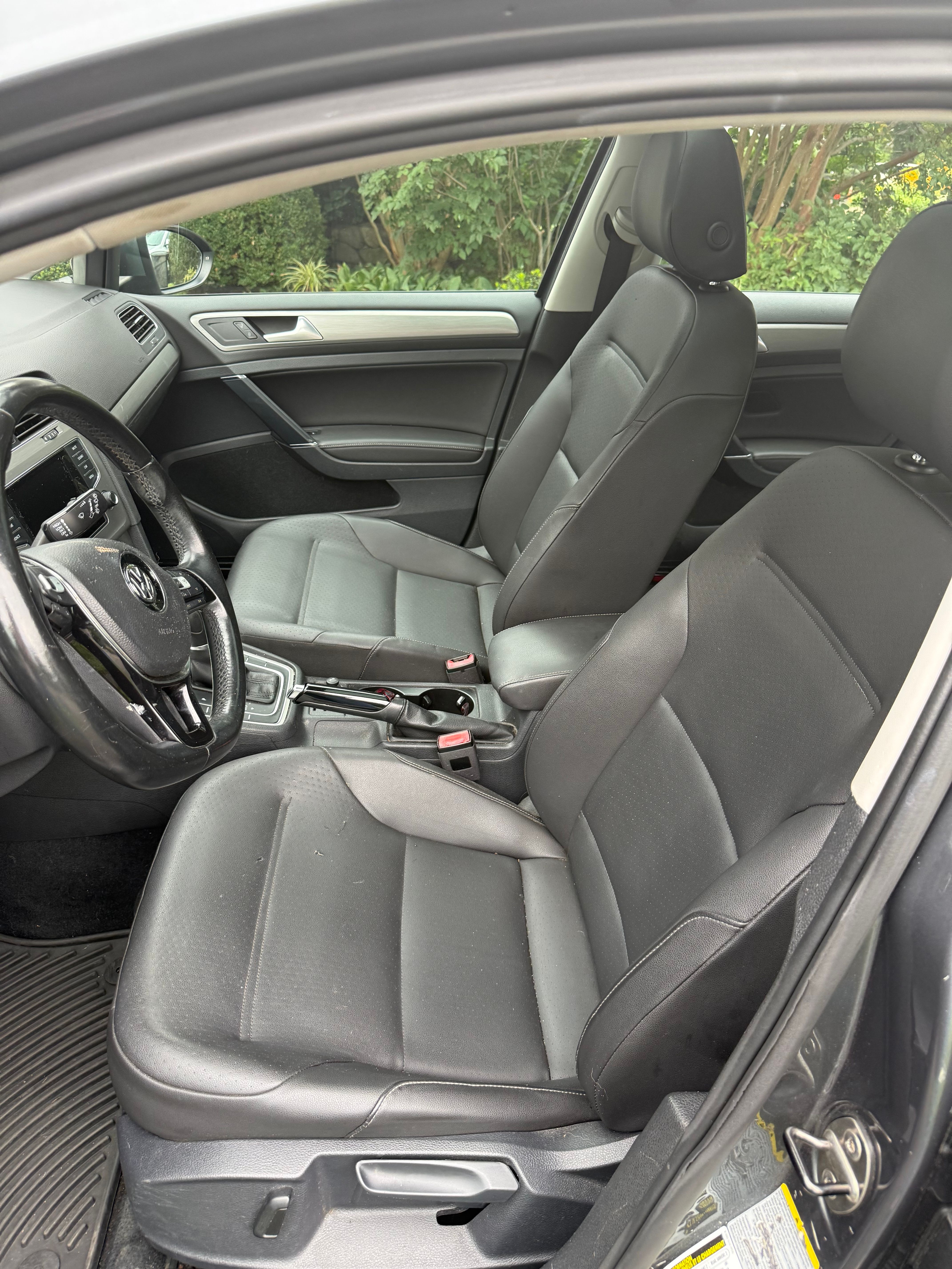Used 2015 Volkswagen Golf SE w/ Golf Sport Package FWD image 13