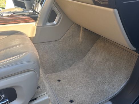 Used 2016 Land Rover Range Rover HSE image 13