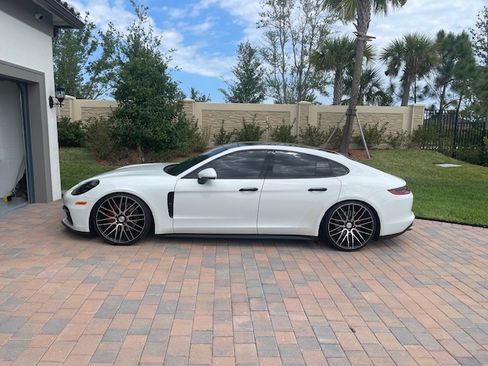 Used 2018 Porsche Panamera 4S image 1
