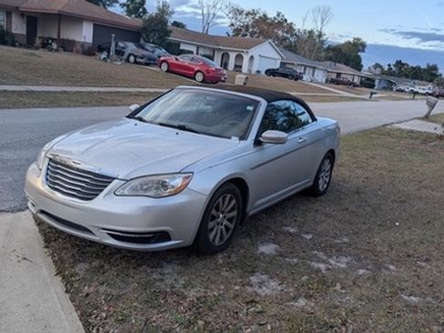Used 2012 Chrysler 200 Touring image 2