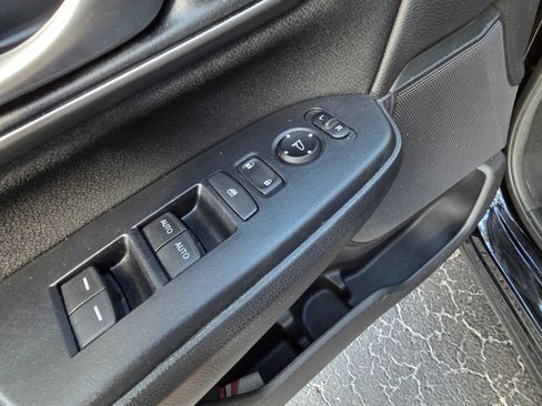 Used 2018 Honda CR-V EX image 16