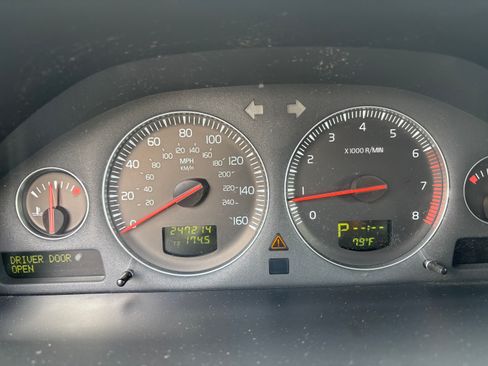 Used 2010 Volvo XC90 3.2 image 6