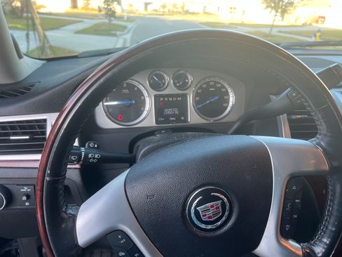 Used 2012 Cadillac Escalade ESV Premium image 9