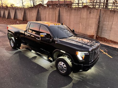 Used 2024 GMC Sierra 3500 Denali Ultimate image 1