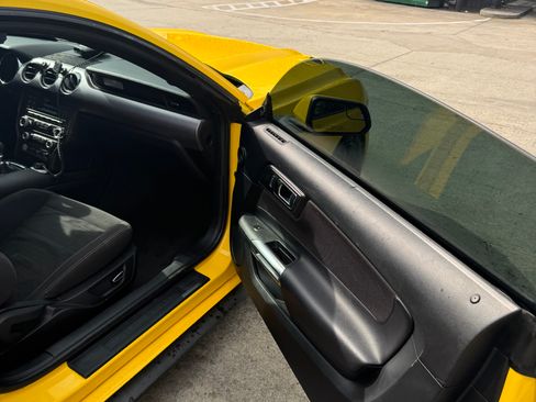 Used 2017 Ford Mustang GT image 18