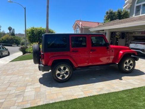 Used 2016 Jeep Wrangler Unlimited Sahara w/ Connectivity Group AWD/4WD image 5
