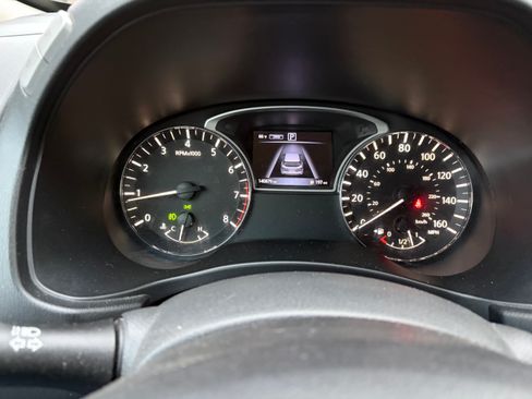 Used 2016 Nissan Pathfinder SV image 9