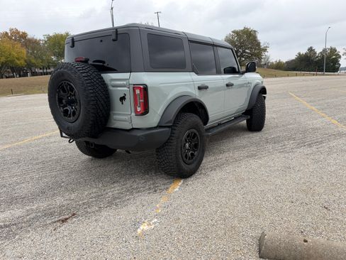 Used 2023 Ford Bronco Wildtrak image 11