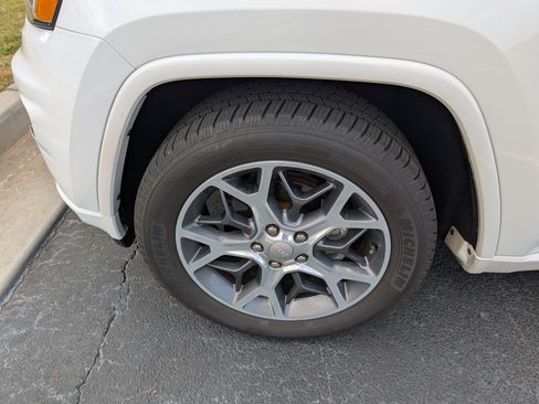 Used 2019 Jeep Grand Cherokee Overland RWD image 11