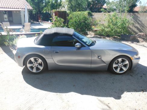 Used 2006 BMW Z4 3.0i image 2