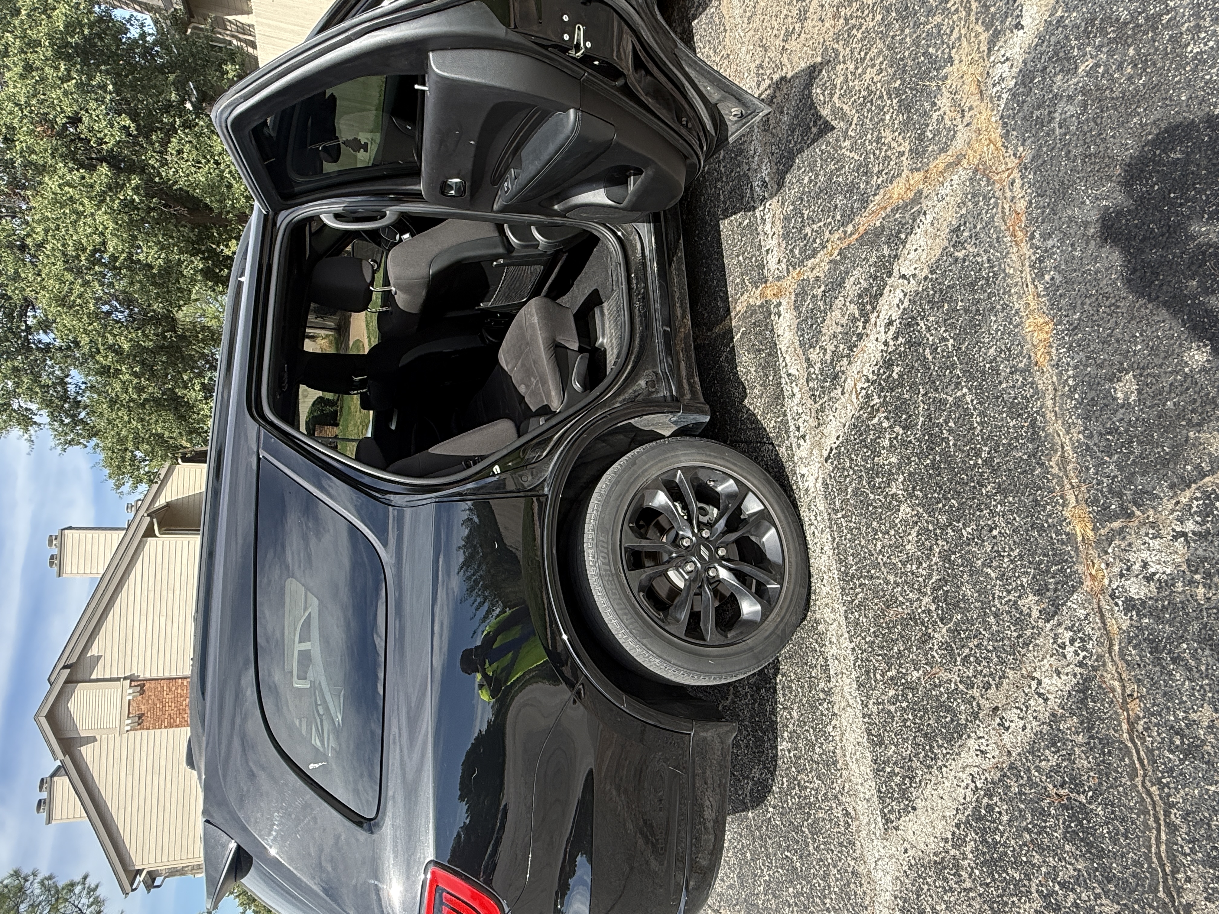 Used 2024 Dodge Durango SXT w/ SXT Blacktop Group RWD image 9