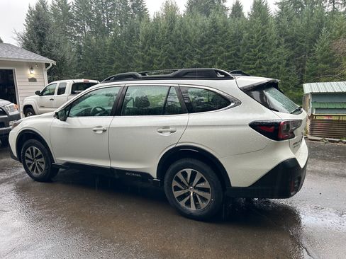 Used 2022 Subaru Outback Wagon 4D image 5