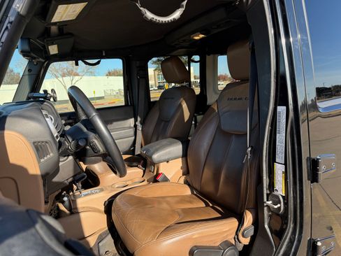 Used 2015 Jeep Wrangler Unlimited Rubicon w/ Connectivity Group image 12