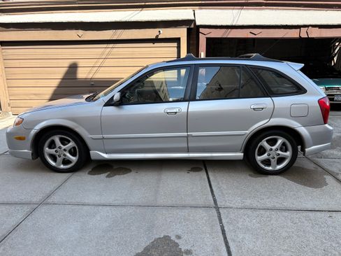 Used 2002 MAZDA Protege5 FWD image 8