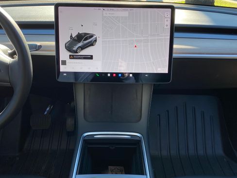 Used 2021 Tesla Model Y Long Range image 12