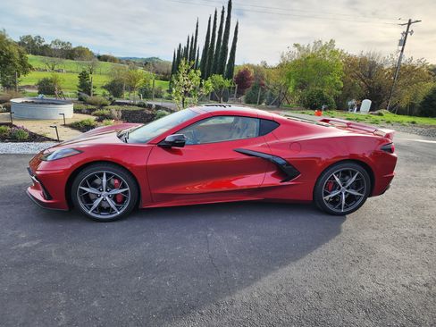Used 2021 Chevrolet Corvette Stingray Premium Cpe w/ Z51 Performance Package image 1