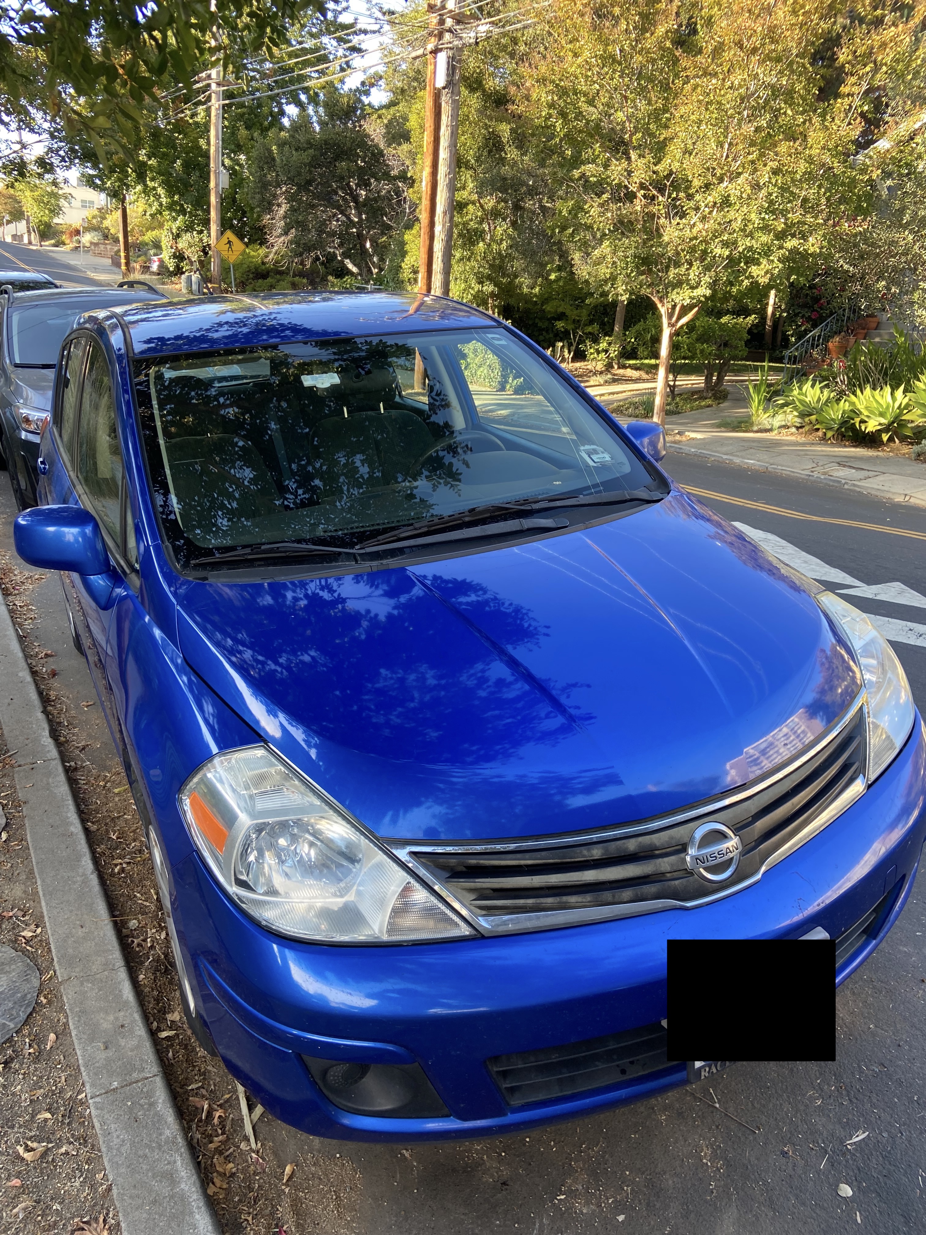 Used 2011 Nissan Versa 1.8 S FWD image 1