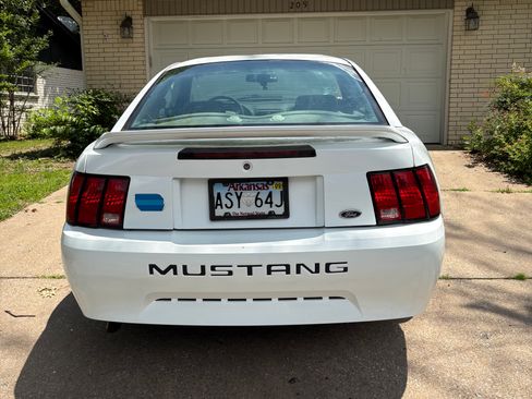 Used 2000 Ford Mustang Coupe RWD image 9