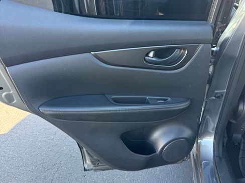 Used 2018 Nissan Rogue Sport S image 16